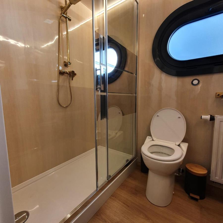 Hotel Modern, Brand New Houseboat Near Amsterdam Monnickendam Esterno foto